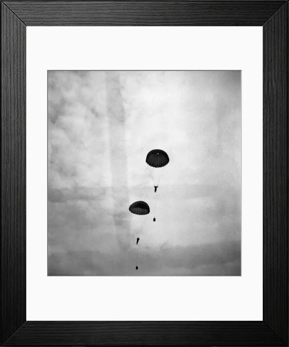 Framed Print : RAF Parachute Nurses. October 1948 O15033-007