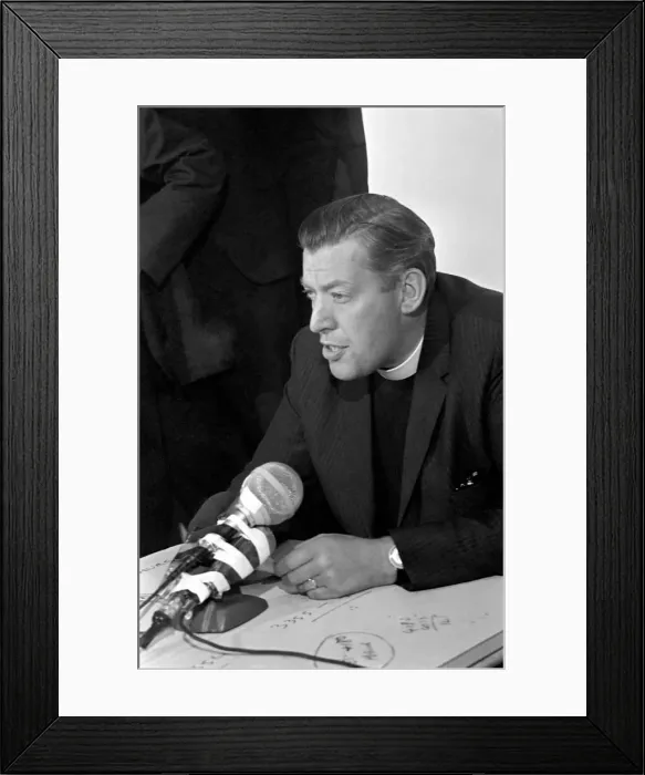 Framed Print : Northern Ireland August 1969. Reverend Ian Paisley gives a press conference