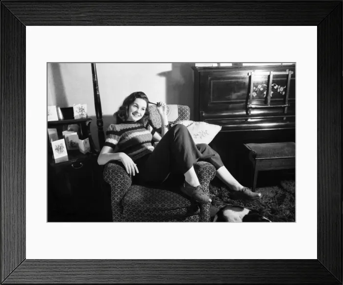 Framed Print : Jean Simmons Young Film Actress. January 1946 O6028-005 Framed Print : Jean Simmons Young Film Actress. January 1946 O6028-005