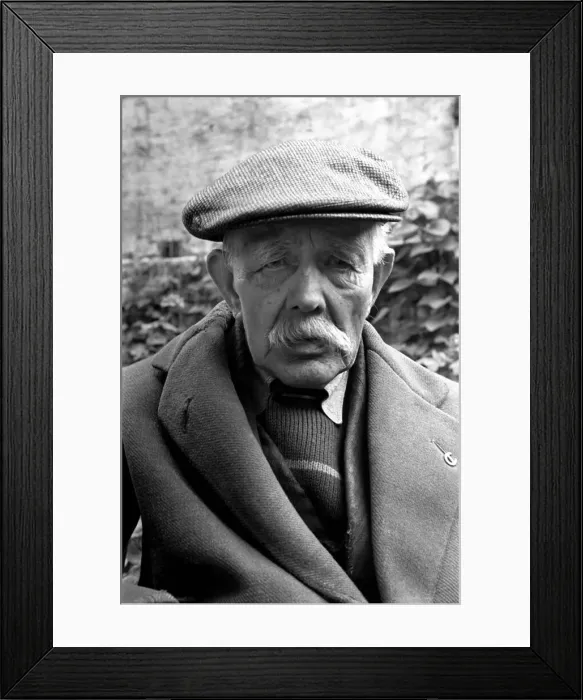 Framed Print : Charles Mayhew aged 100. October 1939 OL304I-001