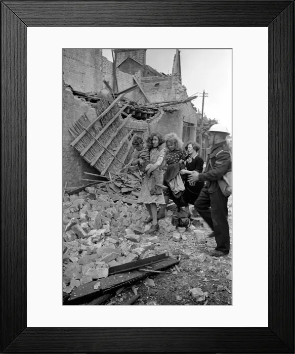 Framed Print : Flying bomb damage to Mr and Mrs. Taylors House in College Road Bromley Kent