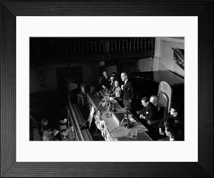 Framed Print : Sir Stafford Cripps Speaking at the Anglo-Soviet Youth meeting. March 1942 OL534-002 Framed Print : Sir Stafford Cripps Speaking at the Anglo-Soviet Youth meeting. March 1942 OL534-002