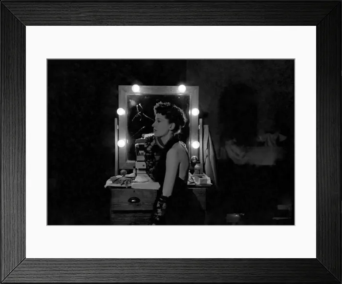Framed Print : Actress Valerie Hobson seen Here in her Dressing soon arca. January 1938 OL305Q-001 Framed Print : Actress Valerie Hobson seen Here in her Dressing soon arca. January 1938 OL305Q-001