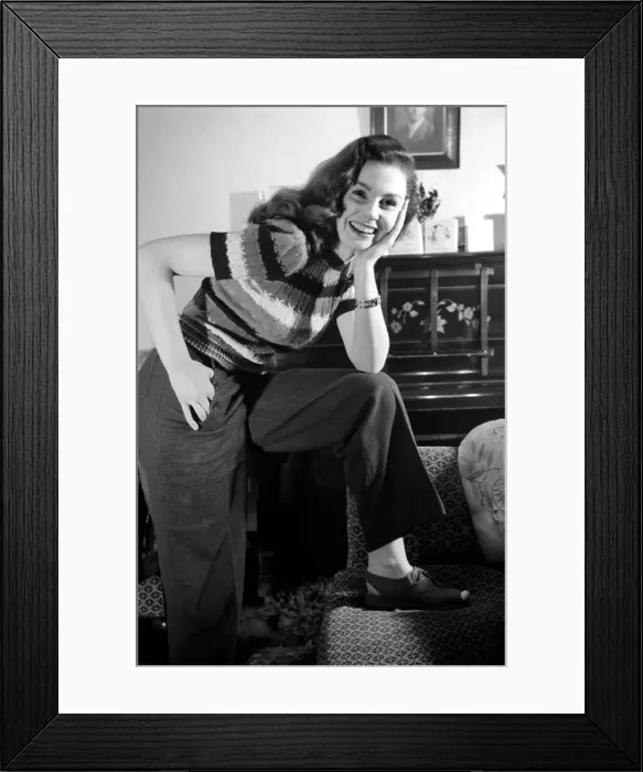 Framed Print : Jean Simmons Young Film Actress. January 1946 O6028-001