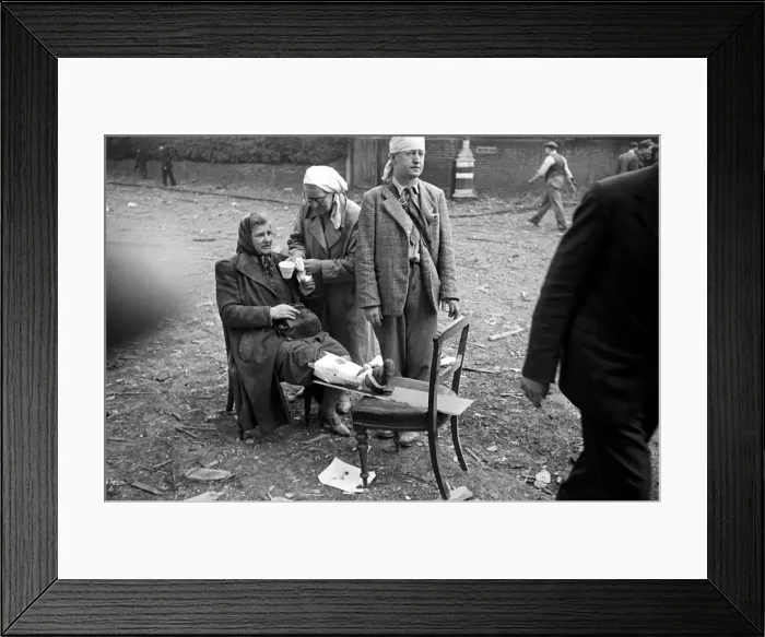 Framed Print : Flying bomb damage to Mr and Mrs. Taylors House in College Road Bromley Kent