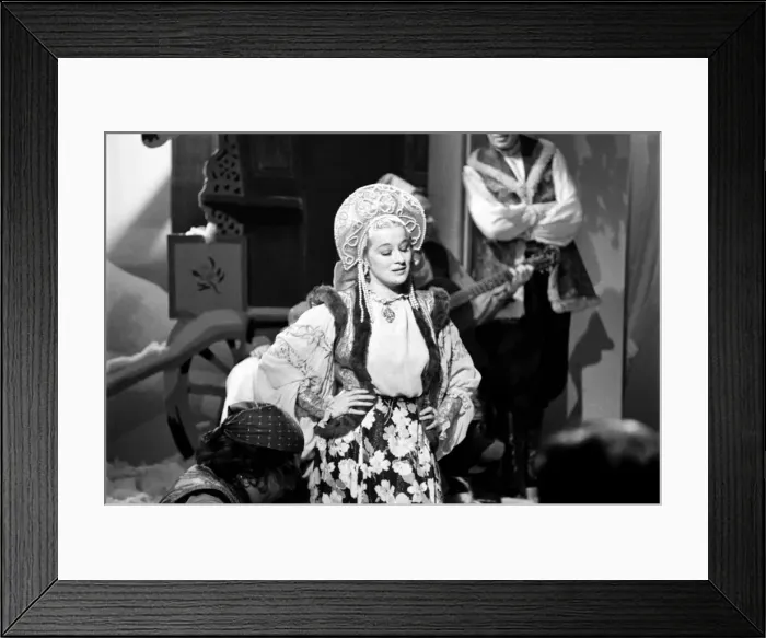 Framed Print : Sally Gray in the film CafAoe Collette. July 1938 OL305M