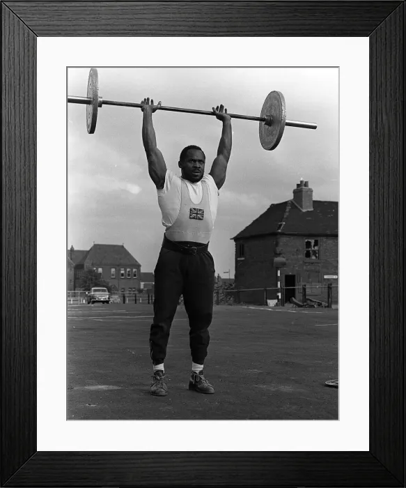 Framed Print : Weightlifter Louis Martin training in Rawdon Street where he lives in Derby