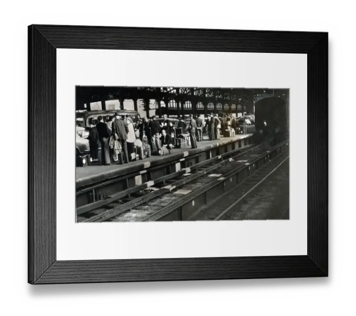 Framed Print : Inside Glasgow Central Station May 1955 Framed Print : Inside Glasgow Central Station May 1955