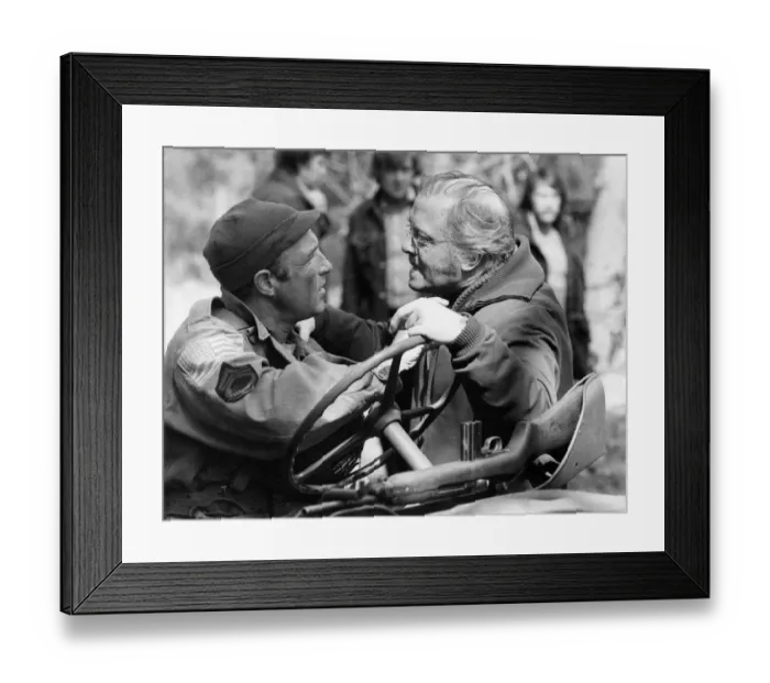 Framed Print : James Caan talks to Sir Richard Attenborough during a break in filming of Framed Print : James Caan talks to Sir Richard Attenborough during a break in filming of