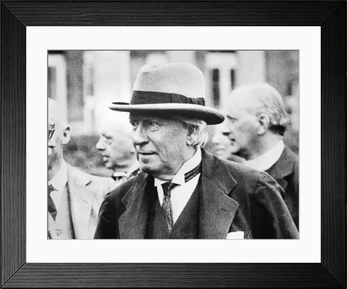Framed Print : Herbert Henry Asquith, the Earl of Oxford whose condition is said to be very grave Framed Print : Herbert Henry Asquith, the Earl of Oxford whose condition is said to be very grave