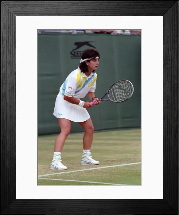 Framed Print : Wimbledon Tennis. Arantxa Sanchez-Vicario v. Lori McNeill. July 1989 89-3964-016