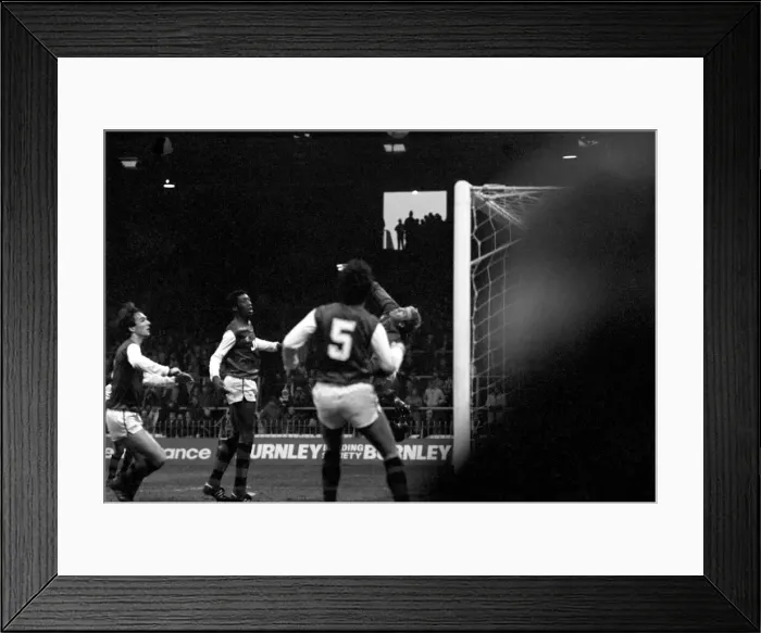 Framed Print : English League Division One match at Maine Road. Manchester City 2 v Arsenal 1