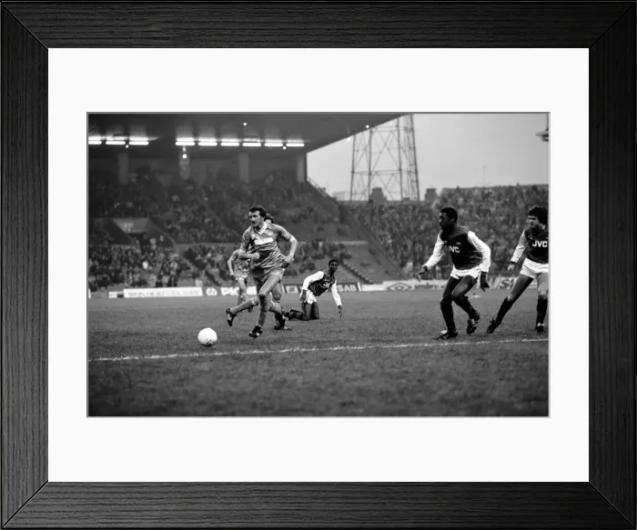 Framed Print : English League Division One match at Maine Road. Manchester City 2 v Arsenal 1