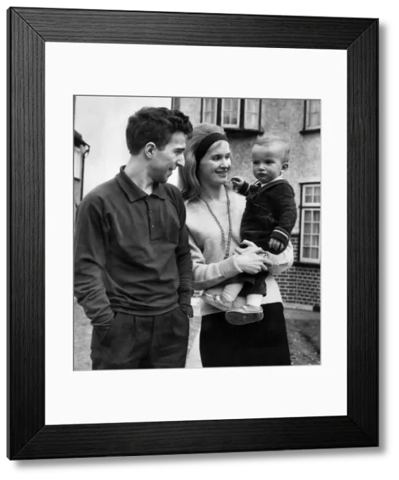Framed Print : Russian Pianist Vladimir Ashkenazy, wife Thorunn and son Vladimir. April 1963 P016913 Framed Print : Russian Pianist Vladimir Ashkenazy, wife Thorunn and son Vladimir. April 1963 P016913