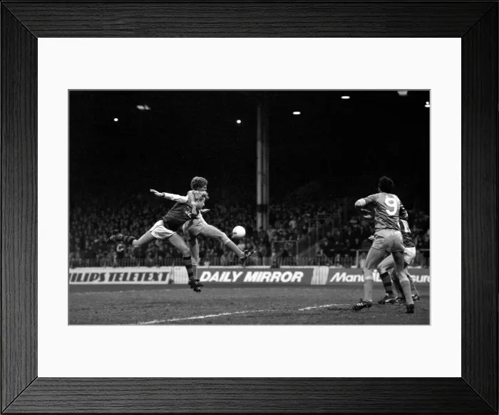Framed Print : English League Division One match at Maine Road. Manchester City 2 v Arsenal 1
