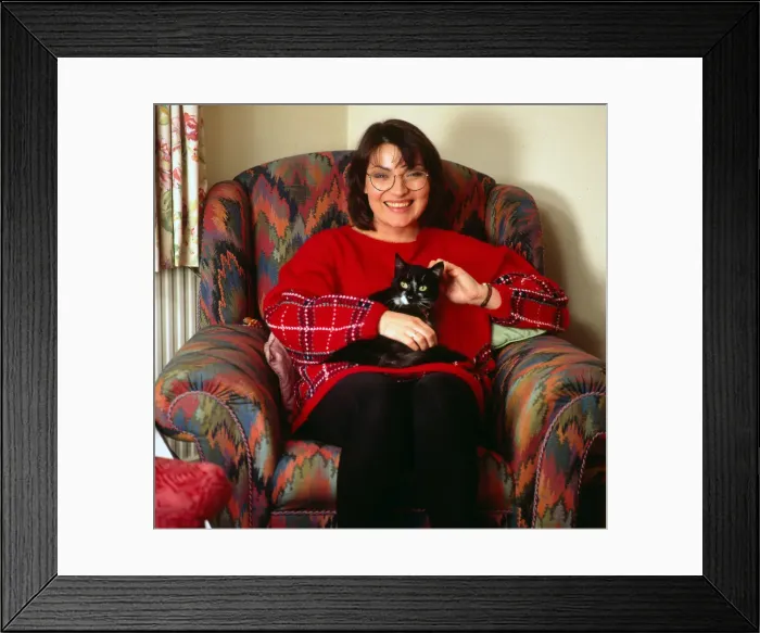 Framed Print : Lorraine Kelly at home with her cat February 1994 Framed Print : Lorraine Kelly at home with her cat February 1994