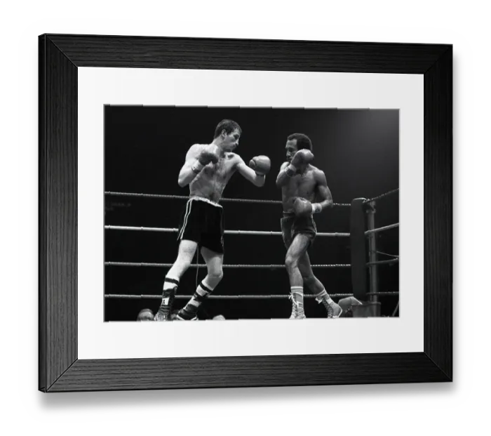 Framed Print : English flyweight boxer Charlie Magri in action during his fight against Eleoncio