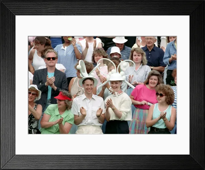 Framed Print : Wimbledon. Martina Navratilova v. Sabrina Goles. June 1988 88-3316-108 Framed Print : Wimbledon. Martina Navratilova v. Sabrina Goles. June 1988 88-3316-108