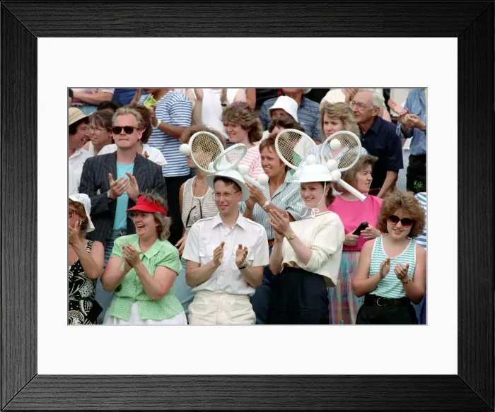 Framed Print : Wimbledon. Martina Navratilova v. Sabrina Goles. June 1988 88-3316-107 Framed Print : Wimbledon. Martina Navratilova v. Sabrina Goles. June 1988 88-3316-107