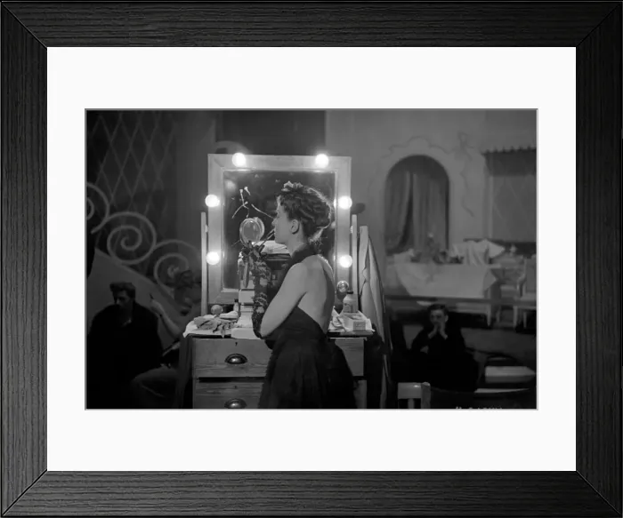 Framed Print : Actress Valerie Hobson seen Here in her Dressing soon arca. January 1938 OL305Q Framed Print : Actress Valerie Hobson seen Here in her Dressing soon arca. January 1938 OL305Q
