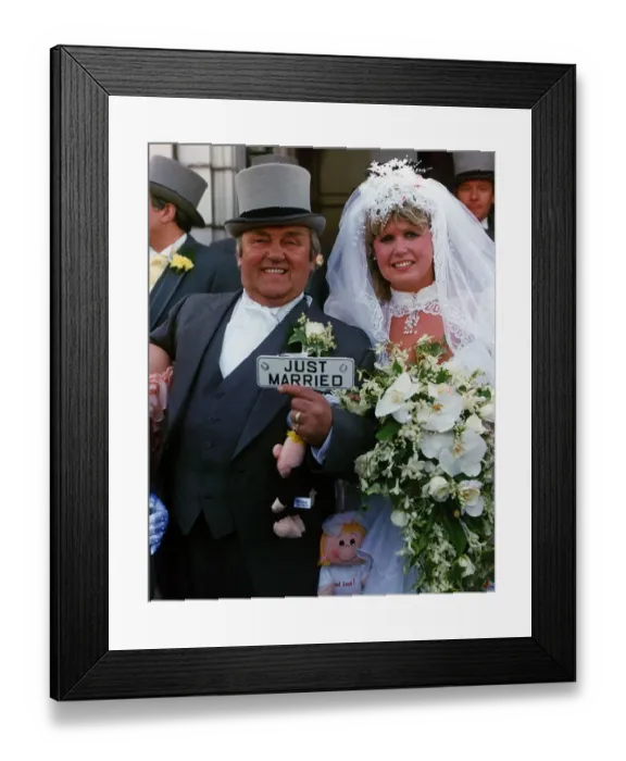 Framed Print : Les Dawson and wife Tracey after their wedding 1989