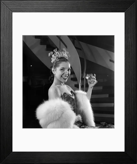 Framed Print : Festivel Hall glamour - Sonia Arova - Ballet. December 1952 C6399-002 Framed Print : Festivel Hall glamour - Sonia Arova - Ballet. December 1952 C6399-002