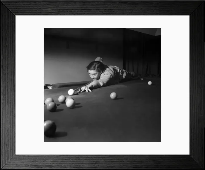 Framed Print : Teresa Fenton, 12, of Park Rd. Waterloo, Liverpool who is going to London on New Years
