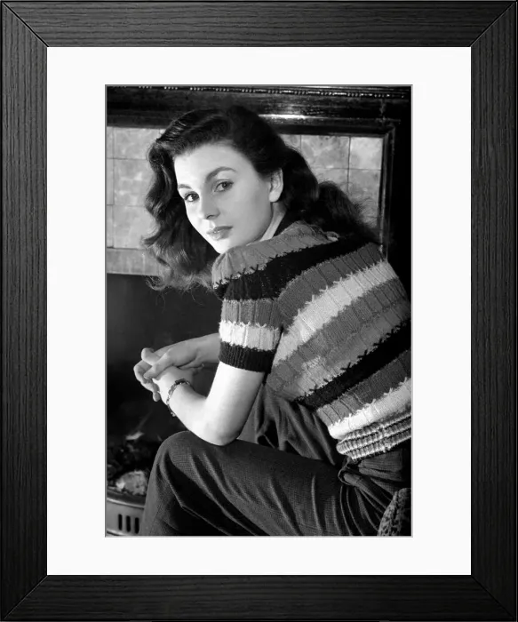 Framed Print : Jean Simmons Young Film Actress. January 1946 O6028-004