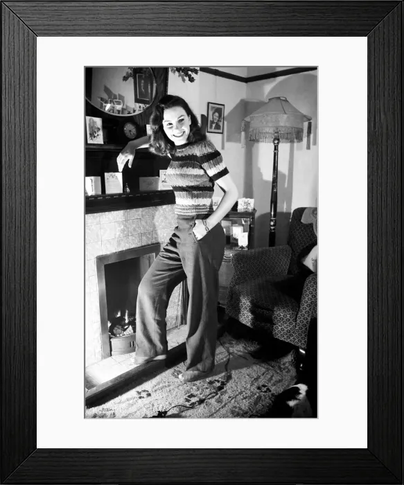 Framed Print : Jean Simmons Young Film Actress. January 1946 O6028 Framed Print : Jean Simmons Young Film Actress. January 1946 O6028