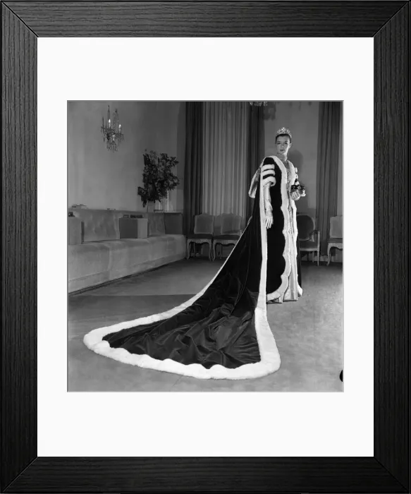 Framed Print : Norman Hartnells coronation robes for peeresses. October 1952 C5190-002 Framed Print : Norman Hartnells coronation robes for peeresses. October 1952 C5190-002