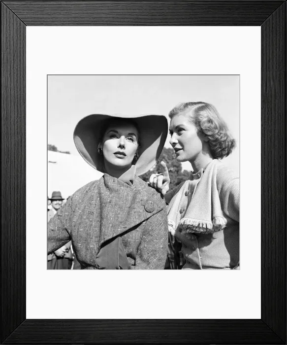 Framed Print : Filming of Genevieve Kay Kendell and Dinah Sheridan. September 1952 C4674-005