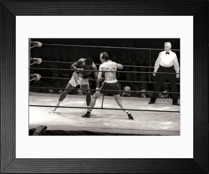 Framed Print : World heavyweight title fight between American champion Muhammad Ali