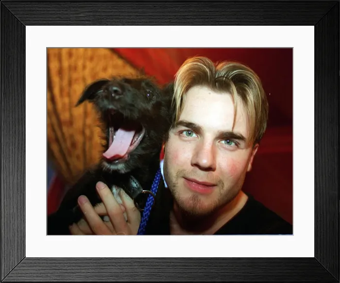 Framed Print : Gary Barlow with puppy Rocky, March 1998. Won by Fariha Ali as part of an Atlantic