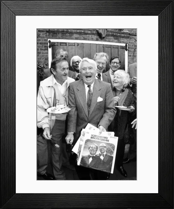 Framed Print : Ernie Wise unveils the plaque May 1992 on the house in Grey Close Hampstead Framed Print : Ernie Wise unveils the plaque May 1992 on the house in Grey Close Hampstead