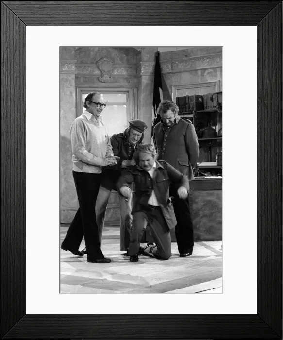 Framed Print : John Thaw and Dennis Waterman - December 1976 with Eric Morecambe Framed Print : John Thaw and Dennis Waterman - December 1976 with Eric Morecambe