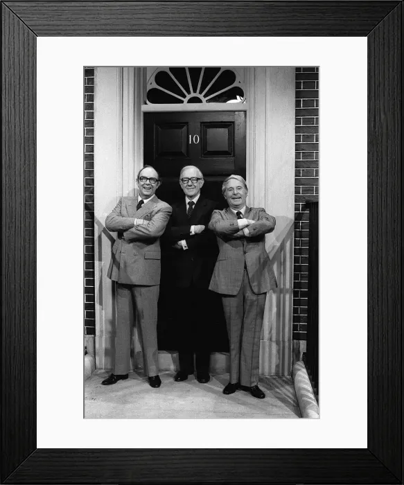 Framed Print : Sir Alec Guinness with Eric Morecambe and Ernie Wise appearing in the Morecambe