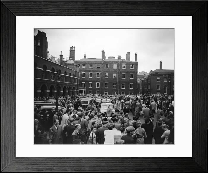 Framed Print : Suez Crisis 1956 Crowds outside Lancaster House during the Suez Conference