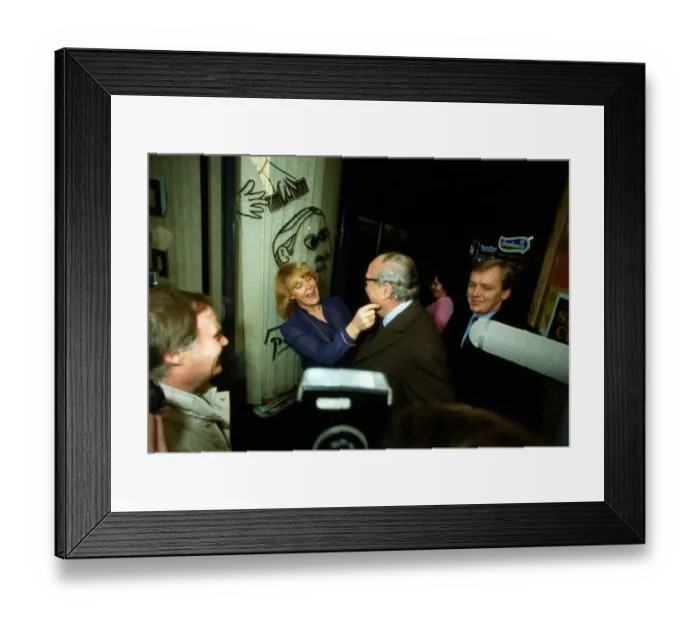 Framed Print : Roy Jenkins with hairdresser Judi Wilkinson January 1982