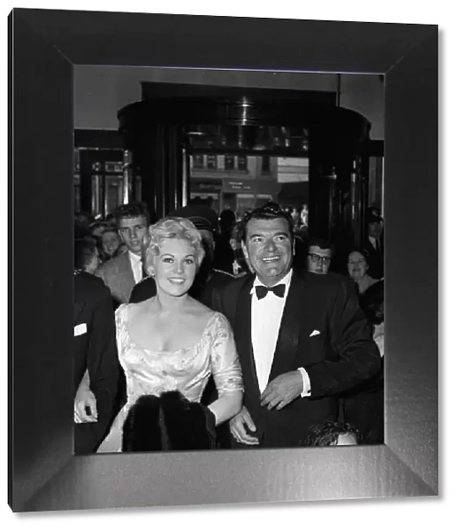 Jack Hawkins and Kim Novak at the premiere of the film The Life Story of Eddie Duchin at