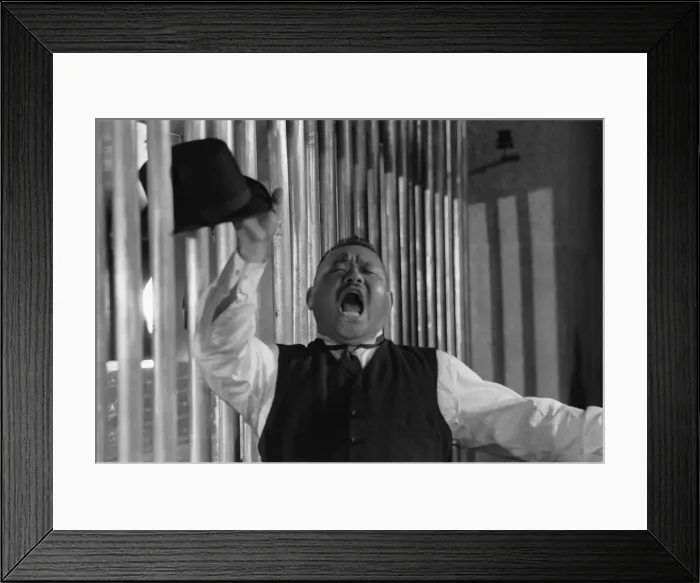 Framed Print : Film Goldfinger 1964 Sean Connery as James Bond 007 electrocutes Goldfinger Framed Print : Film Goldfinger 1964 Sean Connery as James Bond 007 electrocutes Goldfinger