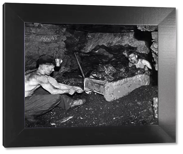 Coal Mines underground scenes. March 1946 P017830
