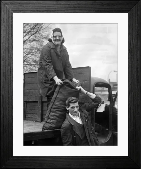 Framed Print : Coal girl Patricia Oliver, aged 23, of Earlsfield, London Framed Print : Coal girl Patricia Oliver, aged 23, of Earlsfield, London