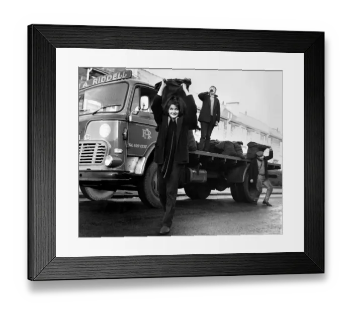 Framed Print : Scotlands only coal-woman. Dorothy Riddell (23) who runs her own coal merchants business Framed Print : Scotlands only coal-woman. Dorothy Riddell (23) who runs her own coal merchants business