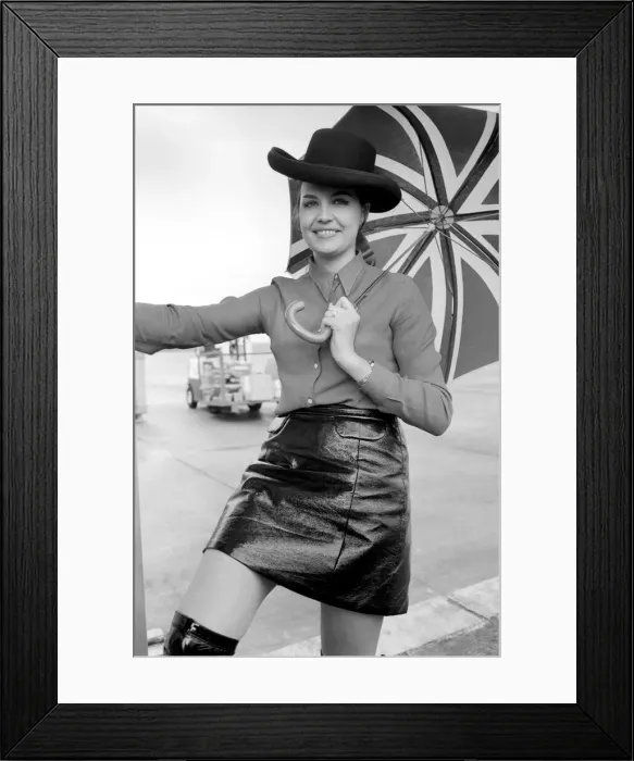 Framed Print : The Miss World'contestants arriving at Heathrow Airport to take part in Framed Print : The Miss World'contestants arriving at Heathrow Airport to take part in