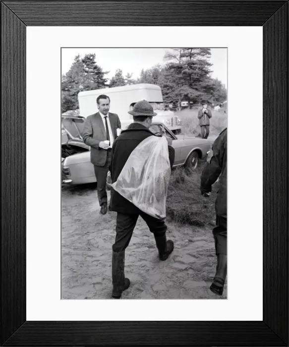 Framed Print : The shoot at Camberley, Surrey, started early today to exterminate all wild life Framed Print : The shoot at Camberley, Surrey, started early today to exterminate all wild life