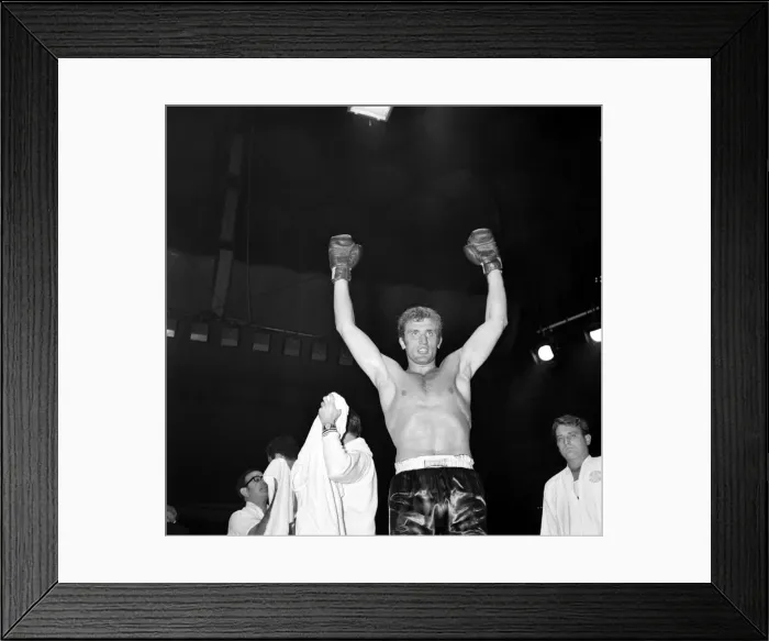 Framed Print : Boxing at the Royal Albert Hall. Heavyweight fight between Joe Bugner ( dark shorts Framed Print : Boxing at the Royal Albert Hall. Heavyweight fight between Joe Bugner ( dark shorts