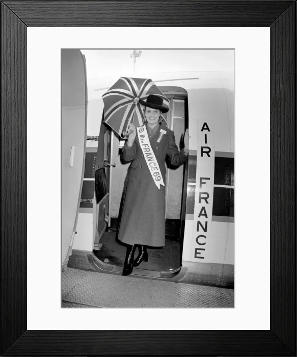 Framed Print : The Miss World'contestants seen here arriving at Heathrow Airport to take