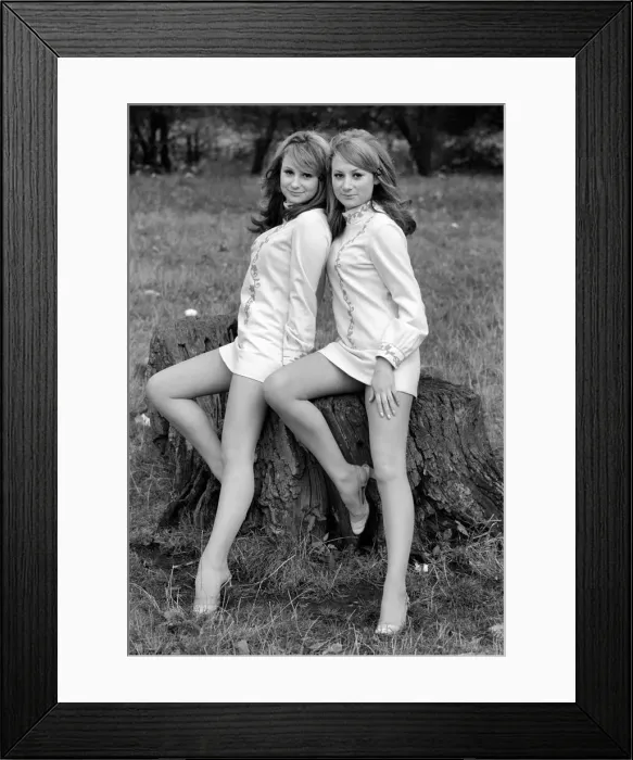 Framed Print : Jackie and Debbie Hearnden of Leyton, both singers and dancers Framed Print : Jackie and Debbie Hearnden of Leyton, both singers and dancers