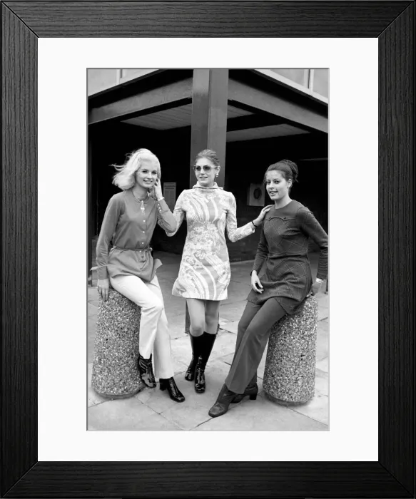 Framed Print : The Miss World'contestants arriving at Heathrow Airport to take part in Framed Print : The Miss World'contestants arriving at Heathrow Airport to take part in
