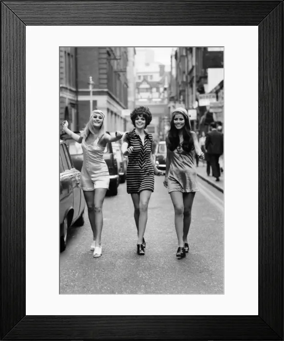 Framed Print : The Pour Elle Spring and summer collection shown at La Valbonne, London Framed Print : The Pour Elle Spring and summer collection shown at La Valbonne, London